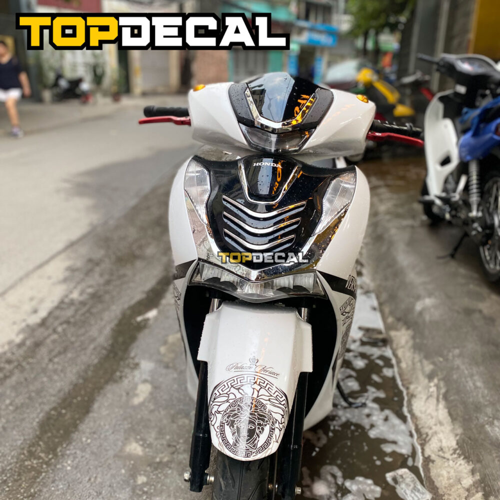 Dán xe Sh màu trắng ngọc trai phối tem Versace - Hình ảnh 2