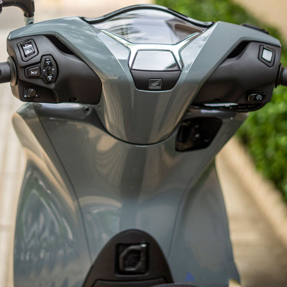 Dán Xe SH 2023 Màu Xám Bóng - Hình ảnh 2