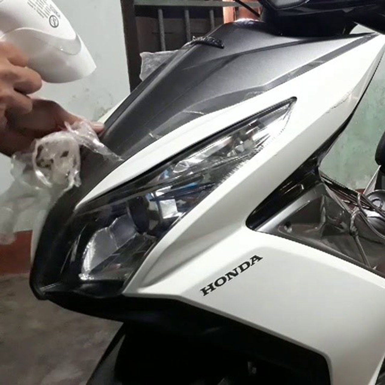 cách gỡ keo dán xe lâu năm
