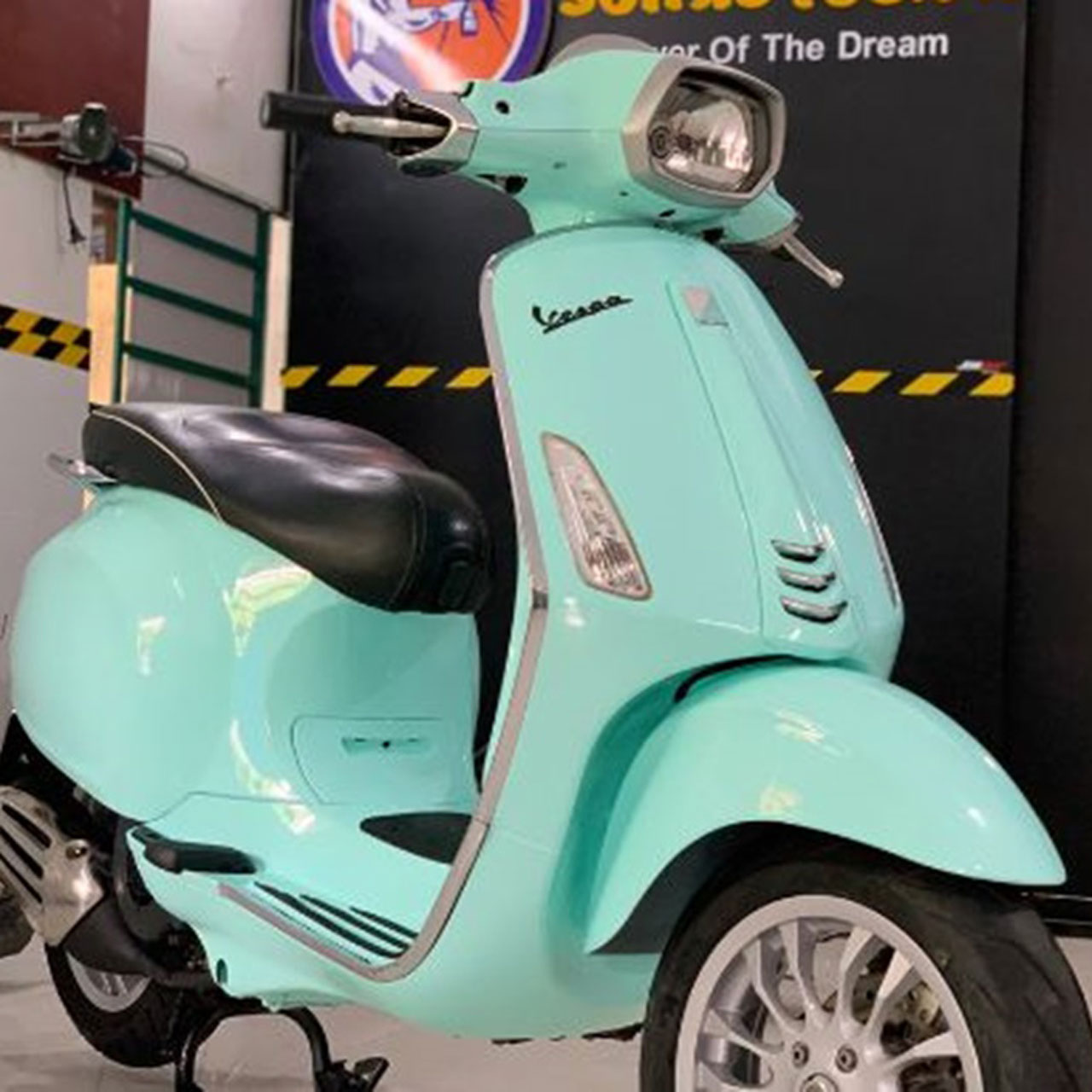 dán decal xe vespa