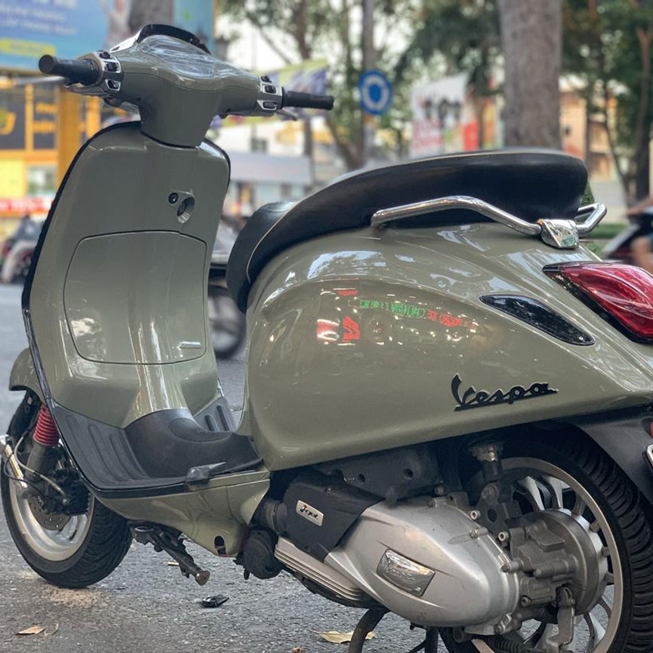 dán keo xe vespa sprint