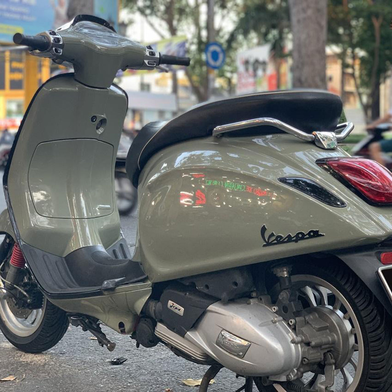 dán xe vespa xám nhám