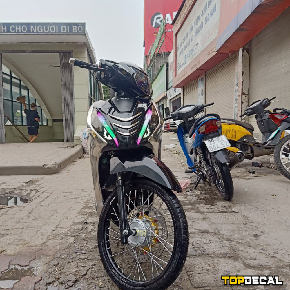 Dán xe Vision màu Chrome bạc - Hình ảnh 5