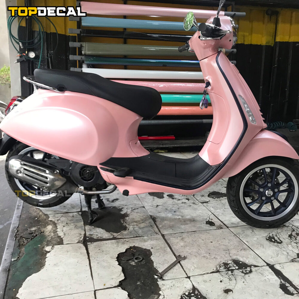 Dán xe Vespa màu hồng Satin sang trọng