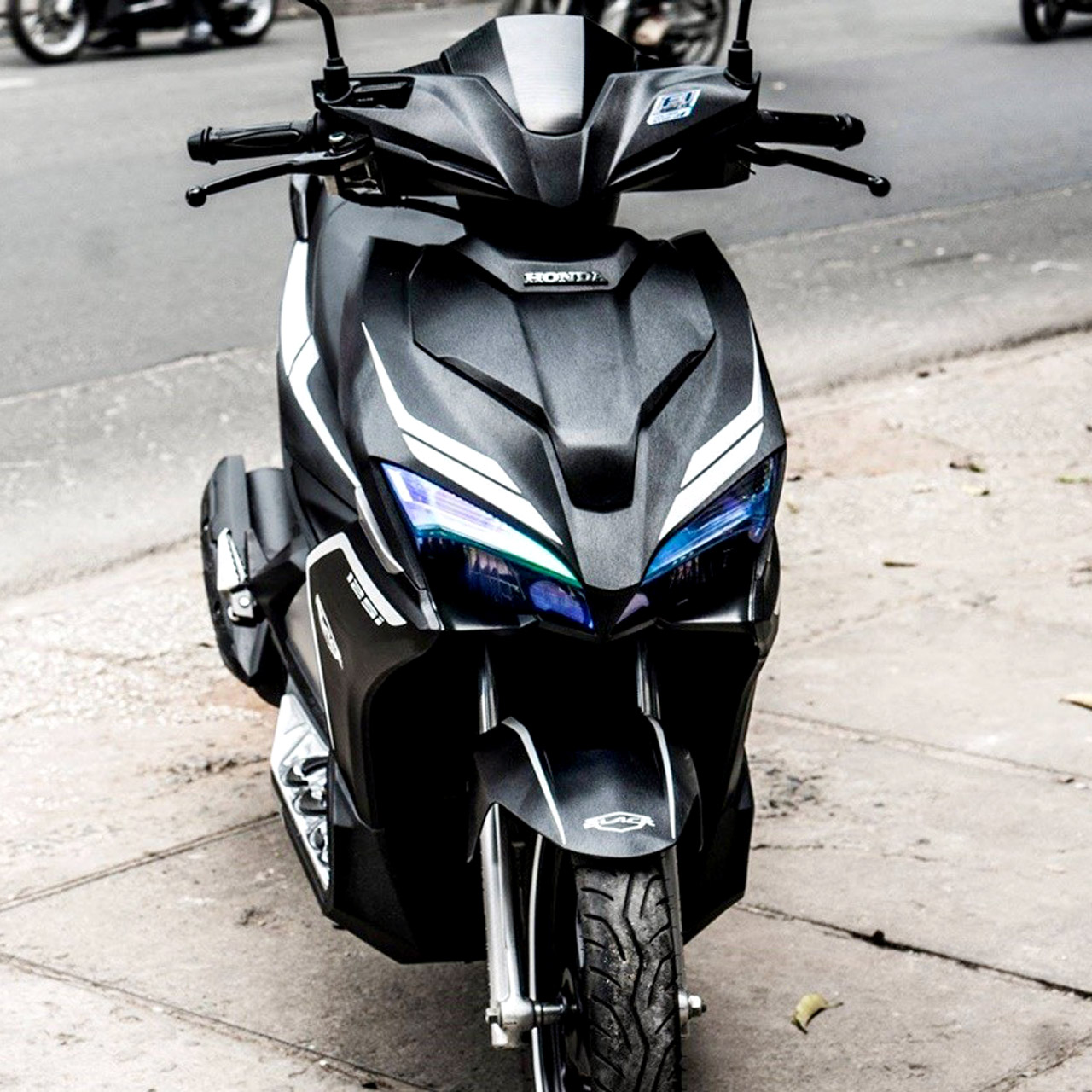 dán decal xe air blade đen nhám