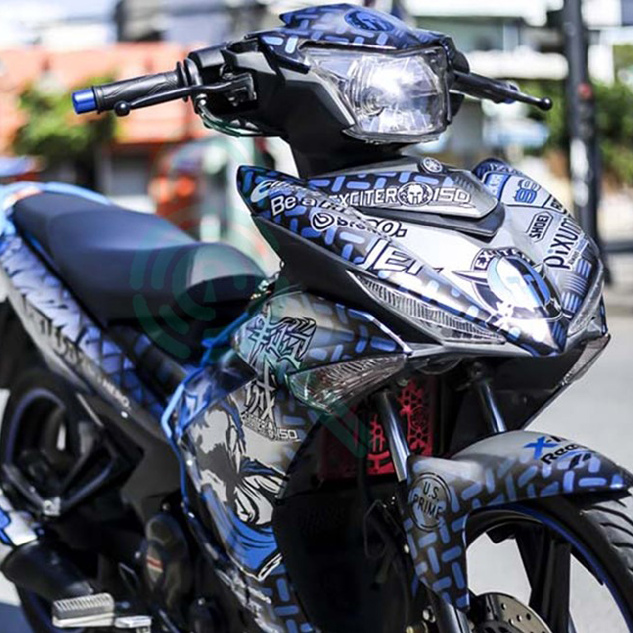 Dán decal đổi màu xe máy