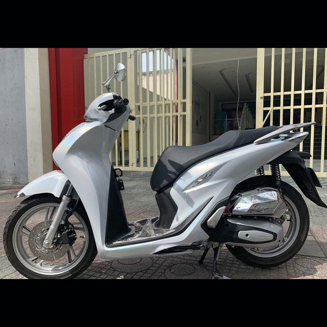 dán xe sh màu trắng