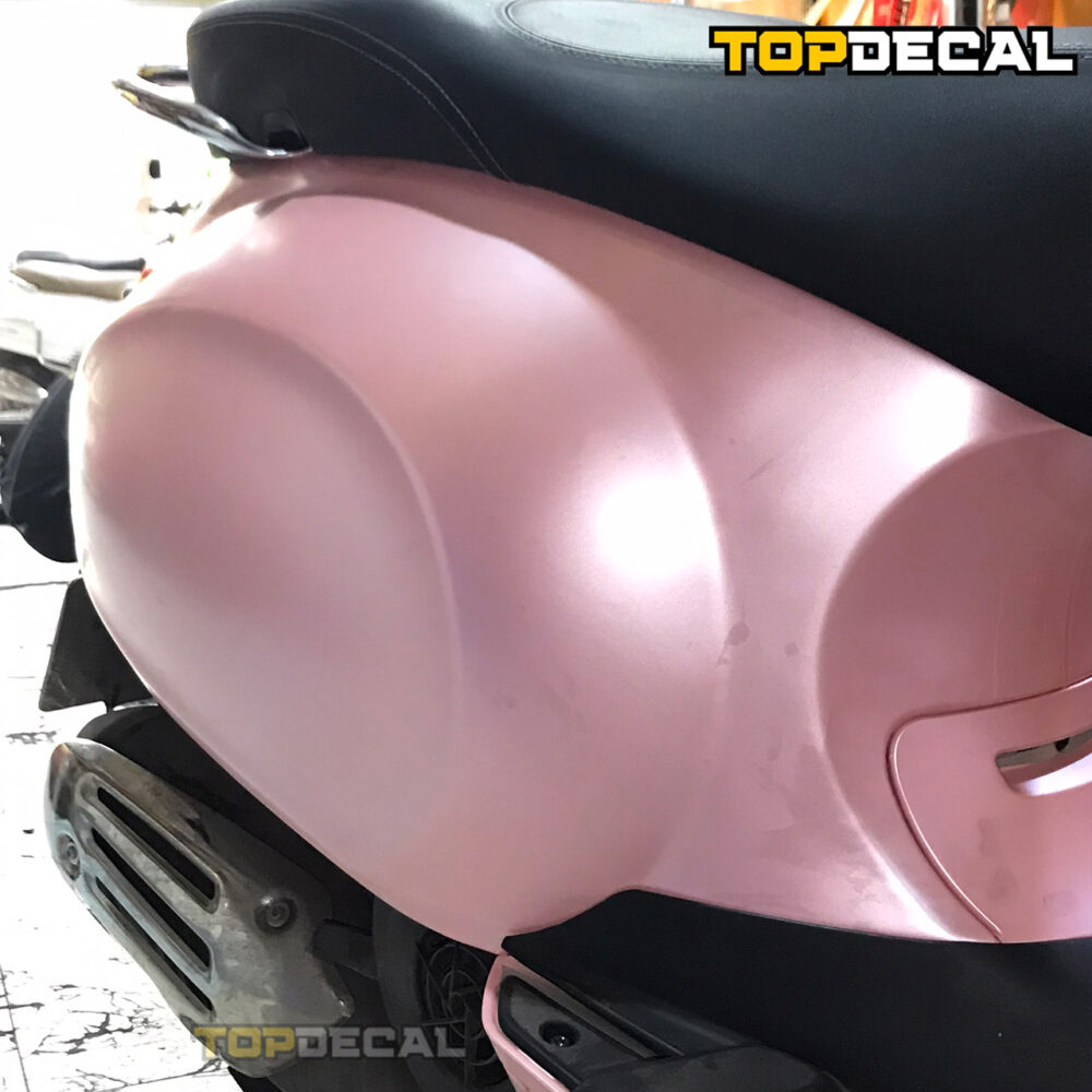 dán xe Vespa màu hồng satin - Hình ảnh 5