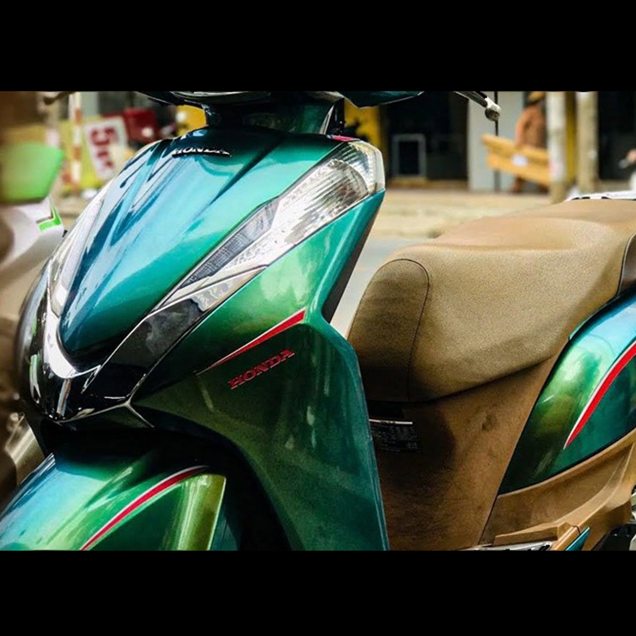 decal xe lead màu đỏ mận