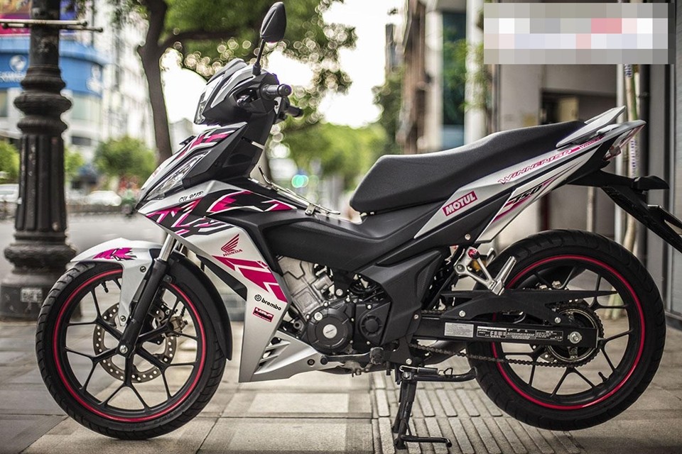 tem dán xe máy đẹp
