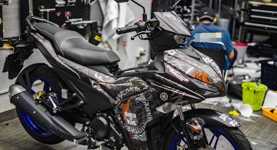 tem xe exciter 155 đen nhám