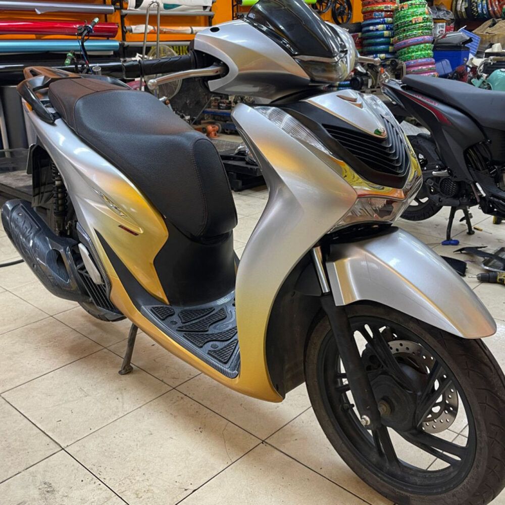 Dán xe Sh màu xám bạc sang trọng - Hình ảnh 2