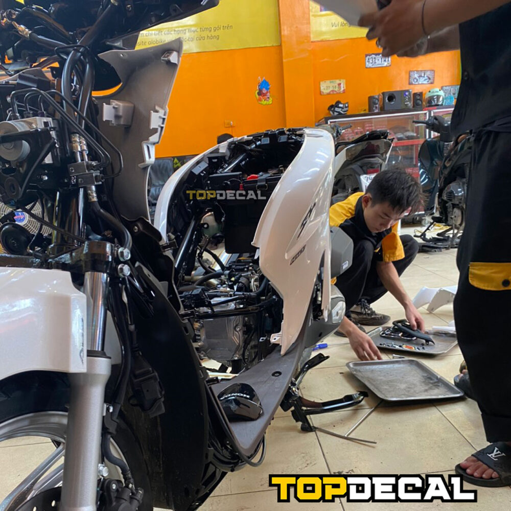Dán decal 3 lớp cao cấp xe Sh màu trắng - Hình ảnh 3