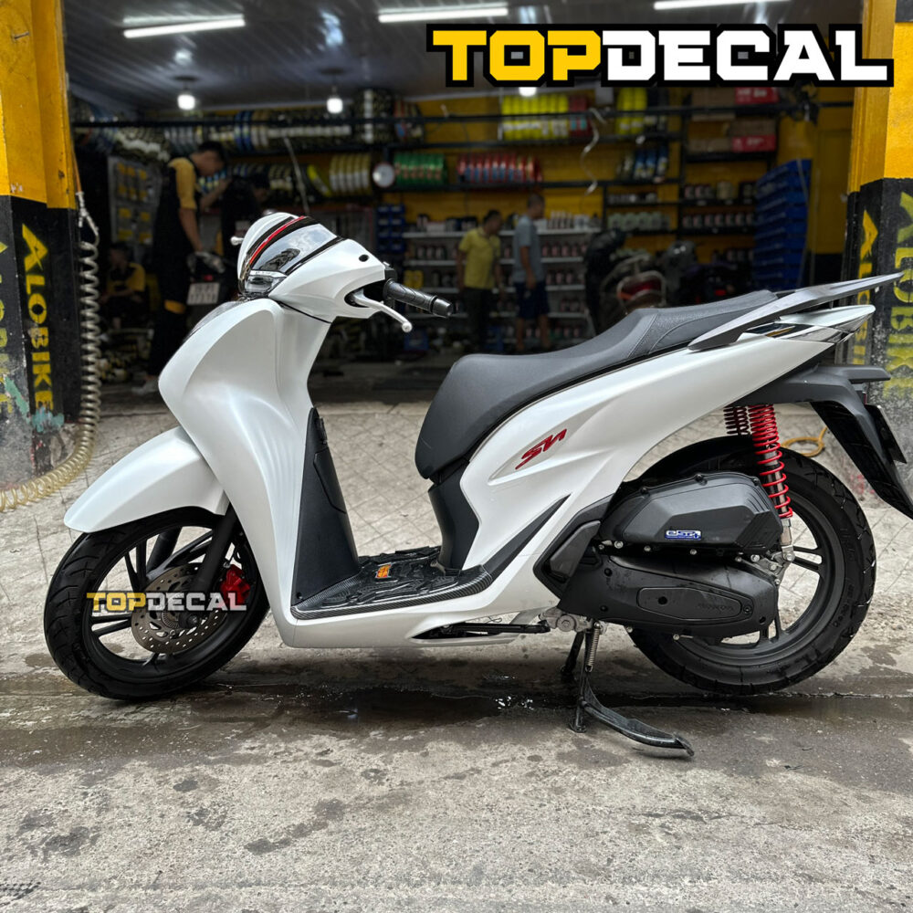 Dán xe Sh màu trắng ngọc trai phối tem Limited - Hình ảnh 4