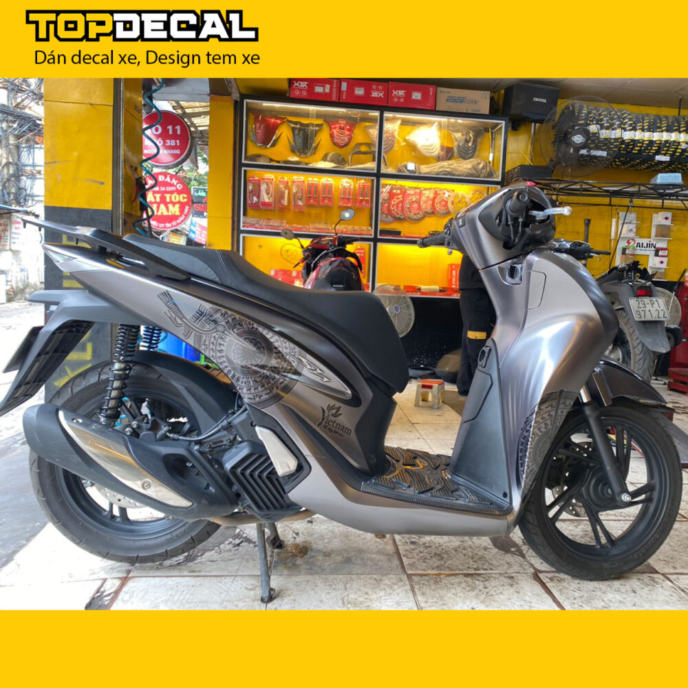 Dán xe Sh màu xám bạc phối tem trống đồng - Ảnh 3