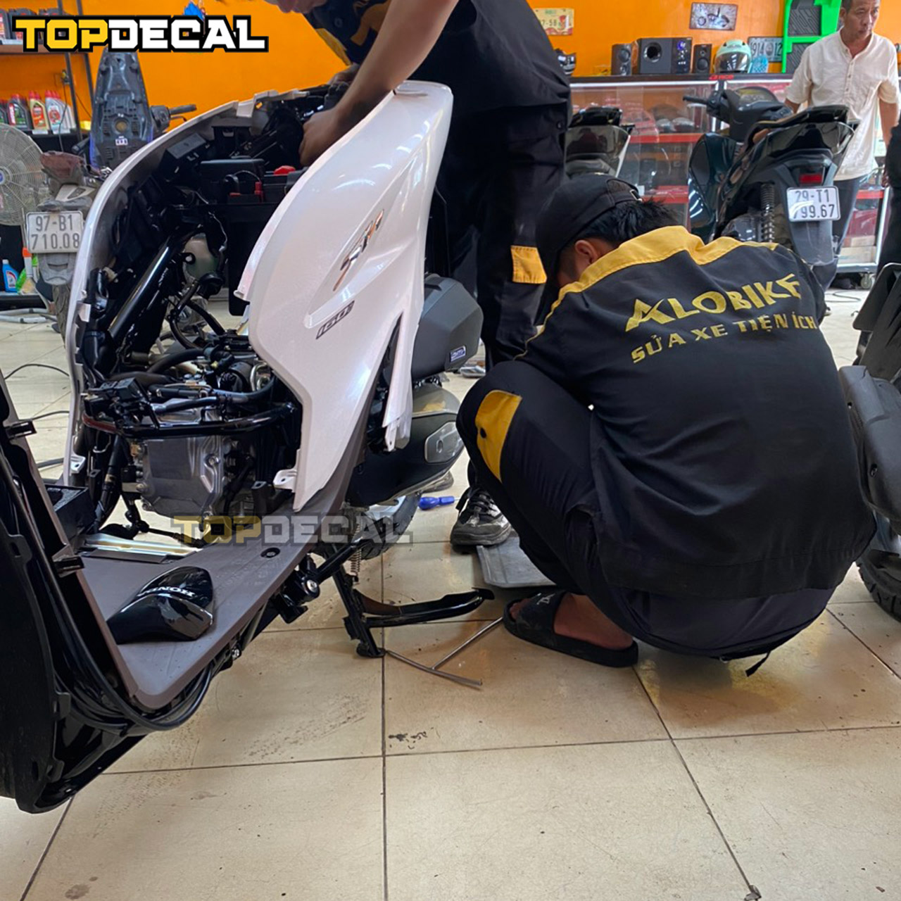 Dán decal xe SH
