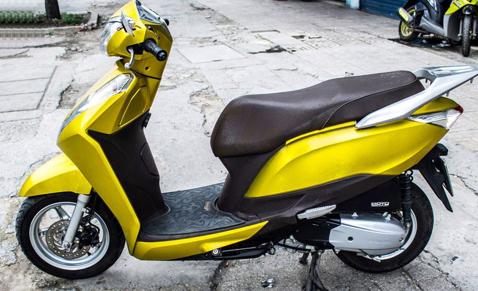 Dán decal xe Lead