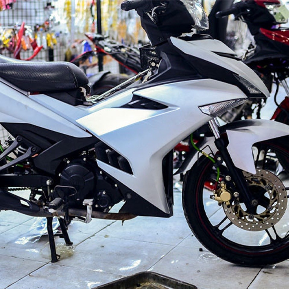 tem xe exciter 150 trắng đen