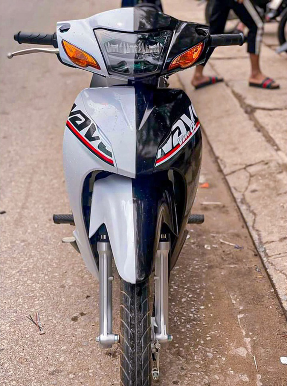 tem xe wave trắng