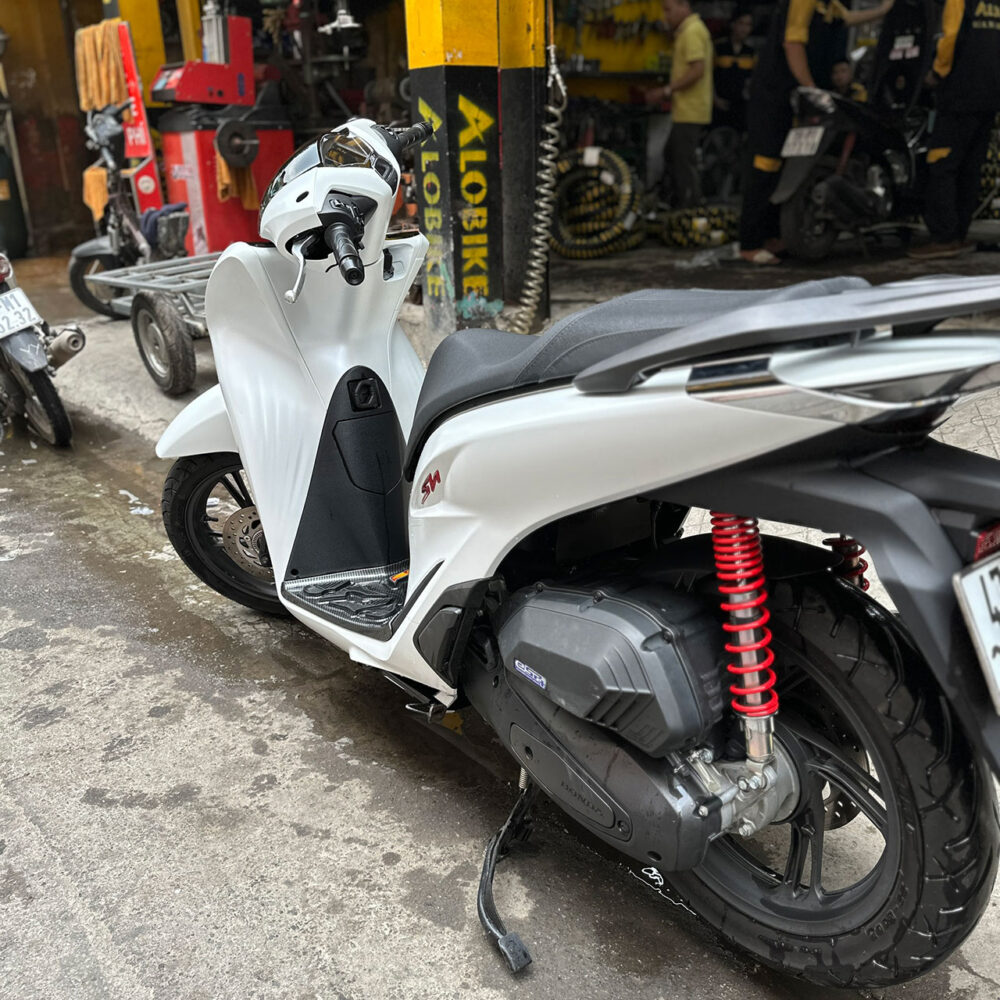 Dán xe Sh 350i màu trắng ngọc trai - Hình ảnh 4